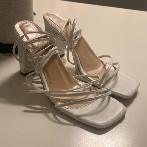 Klackar s38 - Klackar som aldrig blivit använda, fint skick!