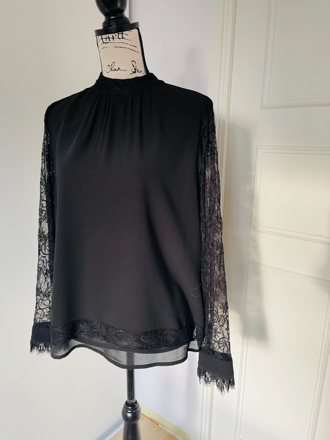 Blus med spetsiga armar St. L - 90