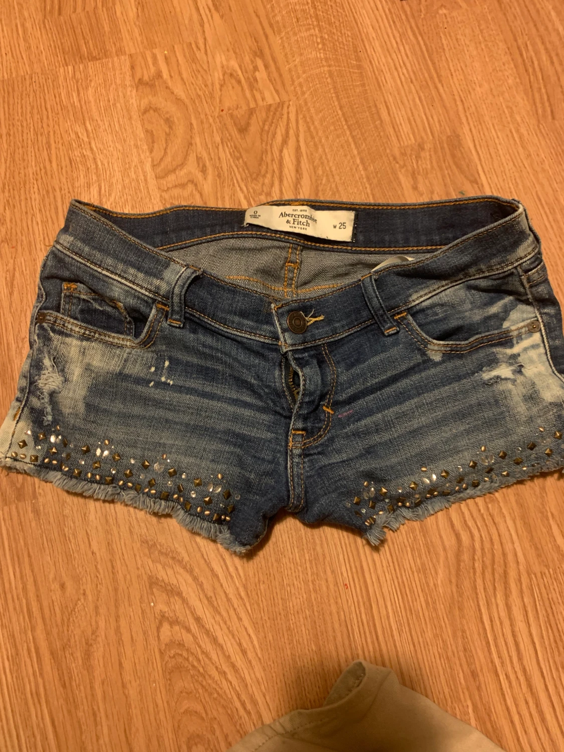 Shorts med diamanter