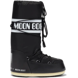 Svarta moonboots  - Säljer mina svarta moonboots. Köpte förra året men knappt använda och är i bra skick!