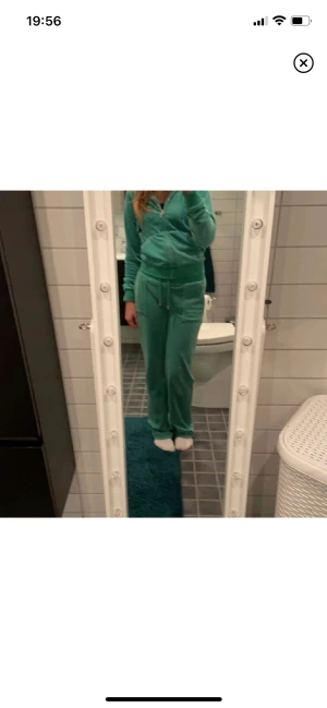 Juicy byxorna - Tröjan såld!! Säljer dessa gröna juicy byxor som jag spontant köpte men nästan aldrig använt❤️