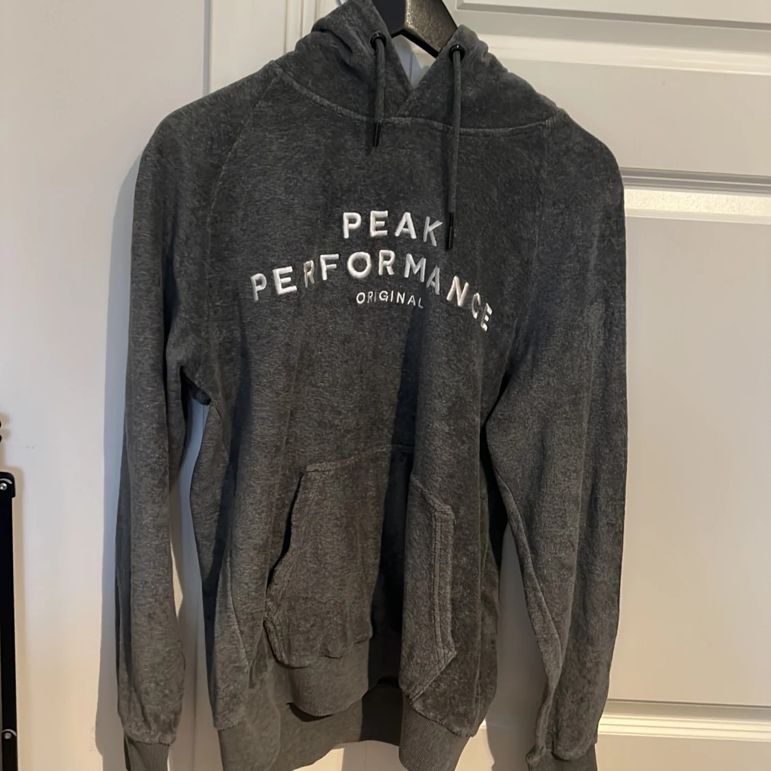 Peak performance set, luvtröja och shorts