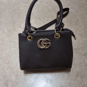 Handväska  - Handväska som är helt ny