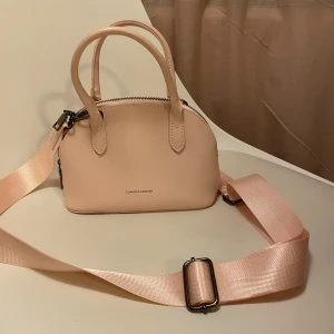 Claudia canova  - Aldrig använd . Nypris 598