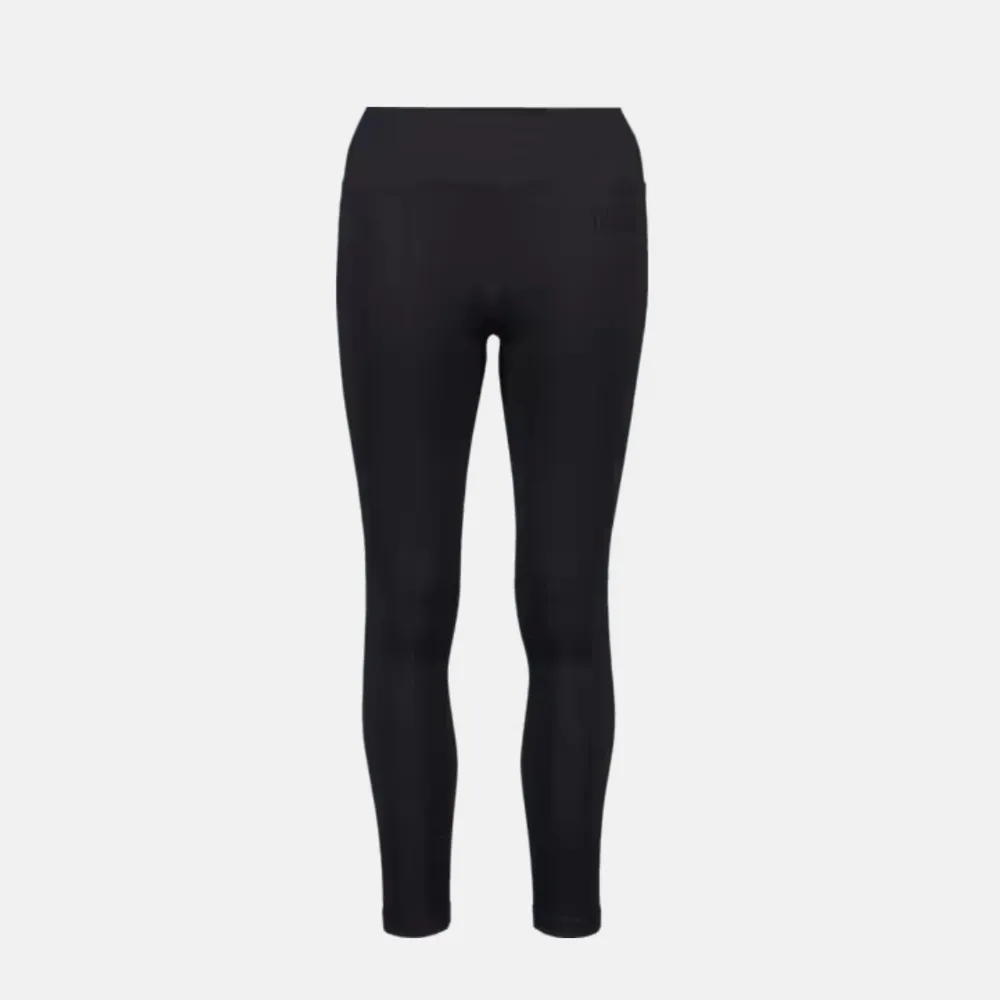 Super sköna svarta ribbade tränings tights från Tridri, köpte för 200kr på stadium outlet. Säljer för 100kr + frakt🫶 (säljer då jag inte använder) . Jeans & Byxor.