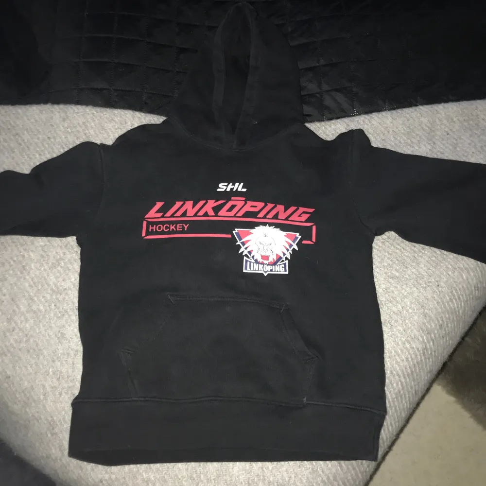 Svart luvtröja Linköpings HC SHL. Hoodies.