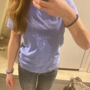  lila t-shirt - En lila t-shirt från weekday som jag bara har använt några få gånger❤️