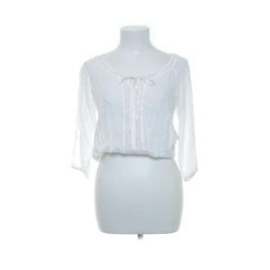 Blus från Bershka - Köpte på sellpy och säljer den för att storleken ej passar mig. Jag står inte för frakten!!