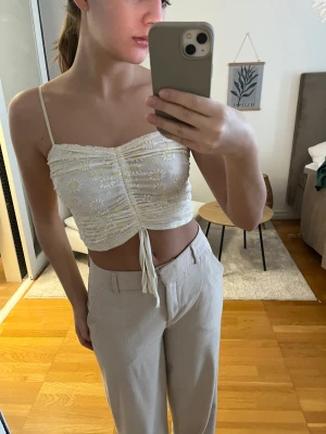 Sommartopp - Topp från zara, köparen står för frakten