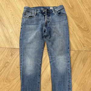 Levi’s 501 - Säljer dessa snygga mid rise Levi’s 501💕Älskar färgen och de är som nya. Skriv privat för eventuella frågor! Köparen står för frakten💕