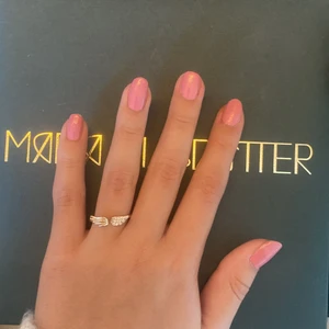 Ring - Jätte fin ring som är i vingar. Bra skick