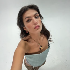 Handgjorda korsetter - Handgjorda korsetter av secondhand tyger. Finns i olika färger och alla storlekar. Följ IG ’Catrinclarastudios’ för mer