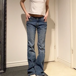 Lågmidjade jeans - Lågmidjade jeans från brandy Melville , innerbenslängd 80cm och midjemått 76cm