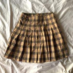 high waisted pleated plaid tennis skirt in beige, pink, and black. fits size S and in perfect condition, just needs to be steamed or ironed. has a zip at the back so it’s easier to put on. last pic is a close up to show the pink as it’s not really visible in the first two pics. i looove this skirt but i just never really got any use out of it so i’m hoping someone can give it a better home 🤎
