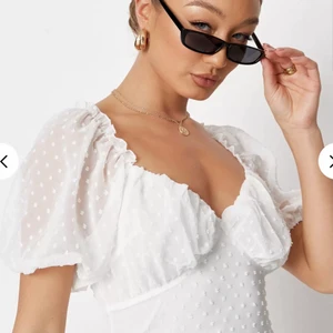 Studentklänning - Jättefin klänning som passar perfekt till studenten!! Helt ny med prislapp kvar❤️