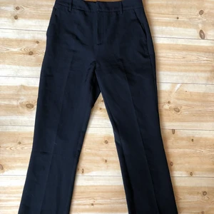 Kostymbyxor från Gina str:36 - Kostymbyxor från Gina Tricot. Sparsamt använda 