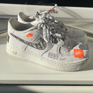 Nikesneakers - Säljer dessa nike sneakers eftersom dem aldrig kommit till användning 💓