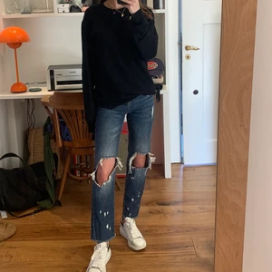 Zara jeans - Slitna jeans från zara som som sitter jättesnyggt, kan mötas eller så tillkommer frakt 