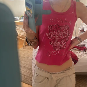 Hello Kitty linne! - HelloKitty linne med rhinestones!  Några har lossnat som man ser❤️