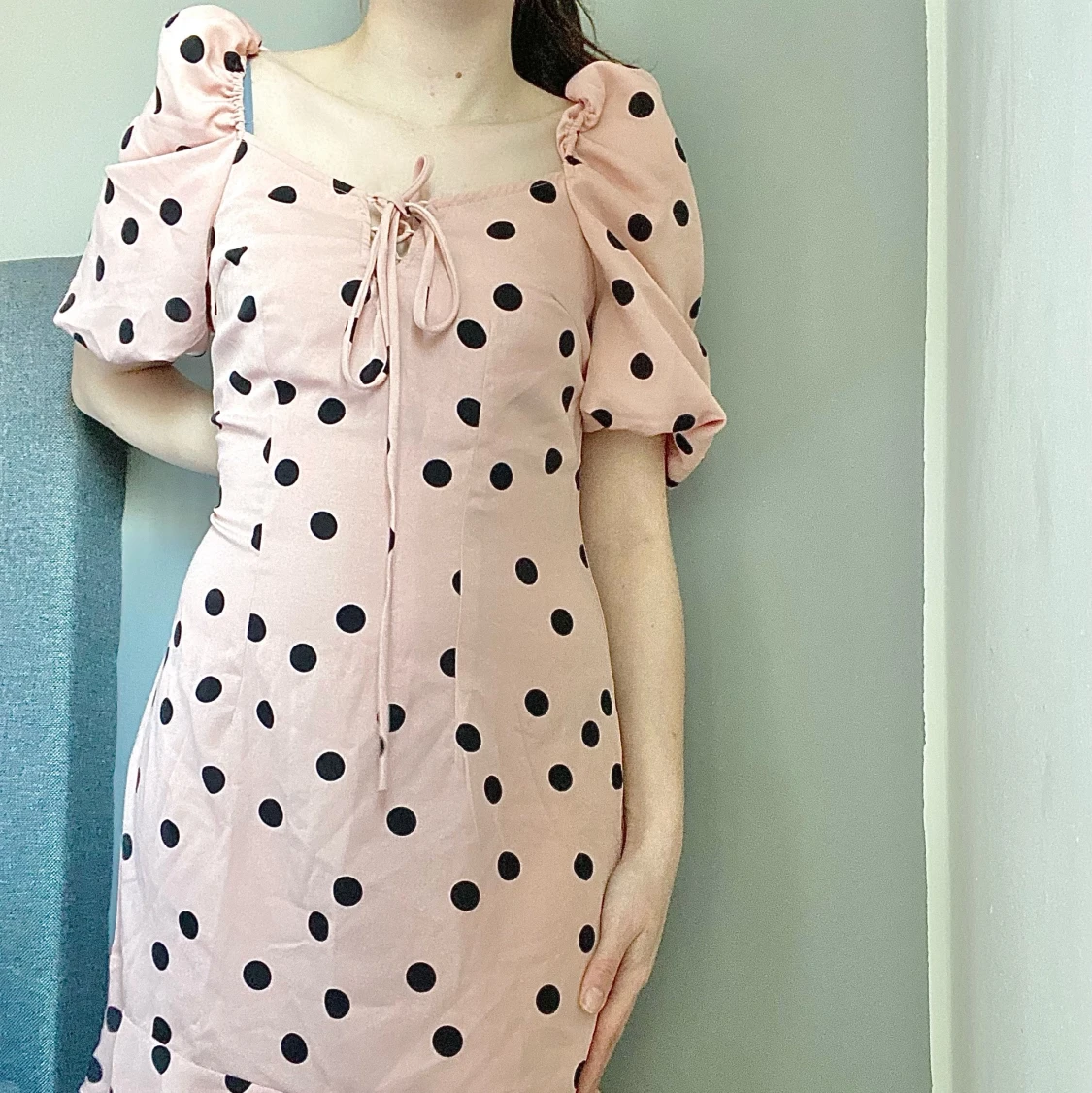 Klänning med puffärmar 