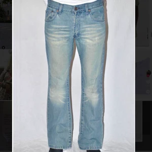 Lågmidjade jeans  - Lågmidjade jeans köpta från jeantage UF. Passade inte mig så säljer därför vidare. 