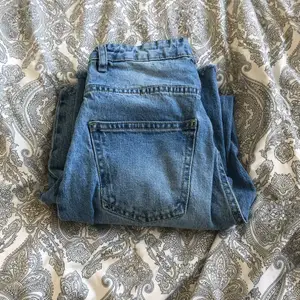 Säljer nu mina fina mom jeans från lager 157 som jag aldrig har fått användning utav. Köparen står för frakten💘💘
