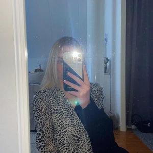 Gina klänning - Helt ny, endast testad me prislapp kvar! Köpt för 399kr