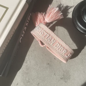 Dior armband  - Nytt armband. Perfekt inför sommaren💓Har fler färger!