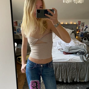 Tubtopp - Världens finaste tubtopp med superfin detalj som jag gjort själv! Verkligen perfekt nu till våren/sommaren. Passar xxs-xs. Superfint mönster. Köp direkt 150kr + 45kr frakt❣️❣️❣️