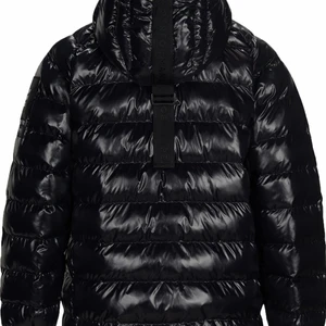 Peak performance tomic jacket  - Jackan är använd ett fåtal gånger men är som nyskick säljer för högst 2000 pris diskuteras och kan säljas för mindre pris! Nypris 2499kr!! Det är herrmodellen men passar lika bra på både! Och ja denna finns fof när den är sold kommer de stå såld❤️