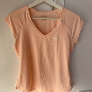 Niketröja - Säljer nu min rosa Niketröja som längre inte passar💖