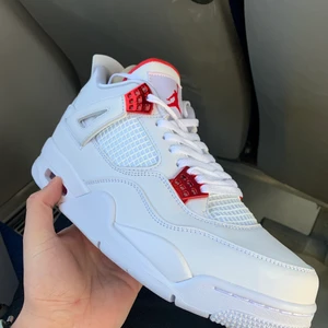 Jordan retro 4 metallic red - Kollar om någon är intresserad.