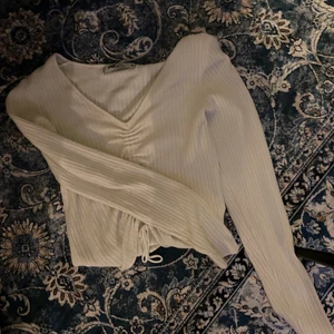 Topp - Topp från newyorker, man kan justera och knyta tröjan🥰 strl M