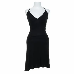 Sommarklänning - Jättefin svart klänning, korsad i ryggen och perfekt till sommaren!💕💕