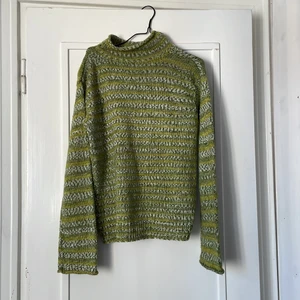 Stickad tröja retro - Stickad tröja, köpt second hand och sparsamt använd. 