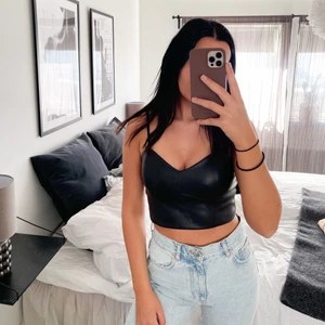 Topp i fakeskinn - Superfin topp som aldrig kommit till användning!