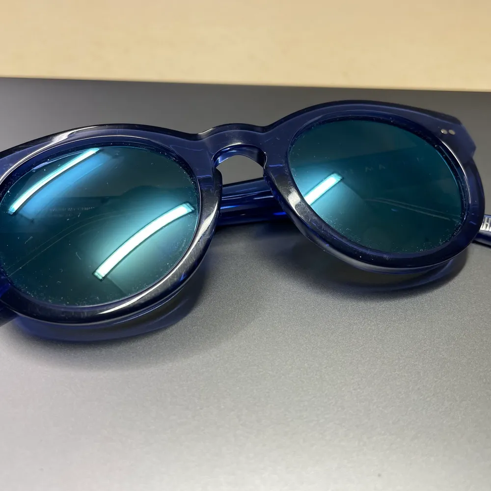 Chimi solglasögon i modell 003 färg acai. Sparsamt använda. Pris: 300 + frakt. . Accessoarer.