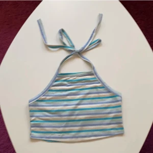 Linne - Supergulliga färgglatt linne från shein. Säljer då jag köpte ett och fick ett, så jag har 2 likadana och  inte skicka retur. Endast provat 