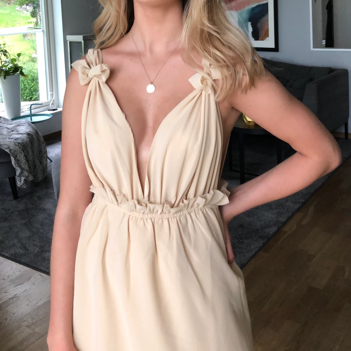 Beige kortare balklänning! - 90
