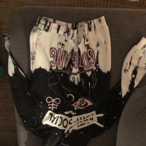 Hoddie  - Hoddie jag använt typ två gånger kanske, köpte den från nån cosplay affär i Finland tror jag