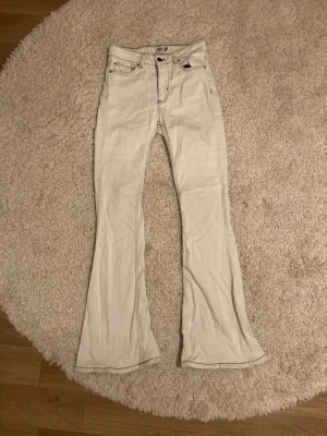 Bootcut jeans - Säljer jeans då dom är något för stora för mig, knappt använda. 