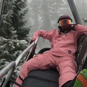 Dopesett - Säljer detta supersköna snowboardsettet för att jag växt ur det💗känns och ser ut som nytt! Nypris är 2600kr 