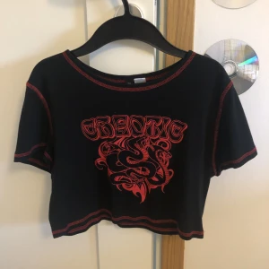 T shirt med tryck  - T shirt med tryck⚡️Storlek L men sitter inte gigantiskt.