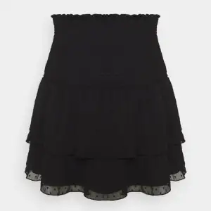 Säljer denna kjol från Ginatricot! Endast använd några få gånger, den är slutsåld 💗