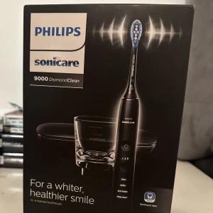 El-tandborste  - Hej, jag säljer min el-tandborste helt ny åöppnad. Kan skicka med spårbart eller hämtas upp, priset kan diskuteras kom med bud .  Ny pris 2499:-