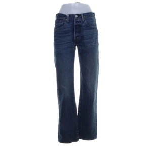 Levis - Ett par jättefina midrise 501 Levis som är uppsydda på slutet för att kunna passa mig som är runt 155:) säljer pågrund av att det inte kommer till någon användning då jag har för mycket jeans och måste göra av mig med några💗😍😍