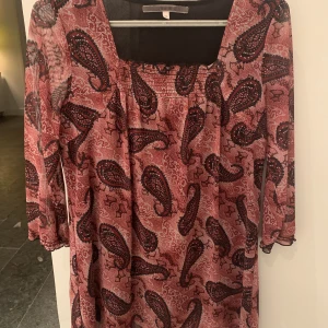 Tunika  - Röd mönstrad tunika