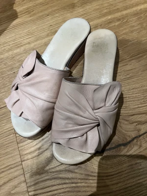 Tofflor från Daisa  - Tofflor från daisa i storlek 39