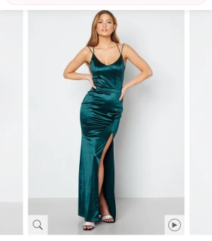 Balklänning  - Skriv privat om ni vill ha mer bilder från mig och inte hemsidan. Den ser exakt ut som bilden och passar jätte fint❤️ original pris 1099kr men säljer för 600❤️ st s.  