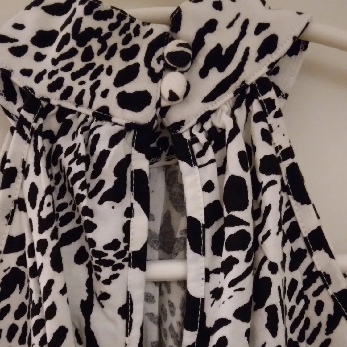 NY, oanvänd svart - vit halternecktopp / topp med polo. Storlek: 34/XS. - 91